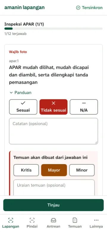Layar aplikasi Amanin Lapangan menampilkan formulir inspeksi APAR dengan pilihan Sesuai, Tidak sesuai, dan N/A